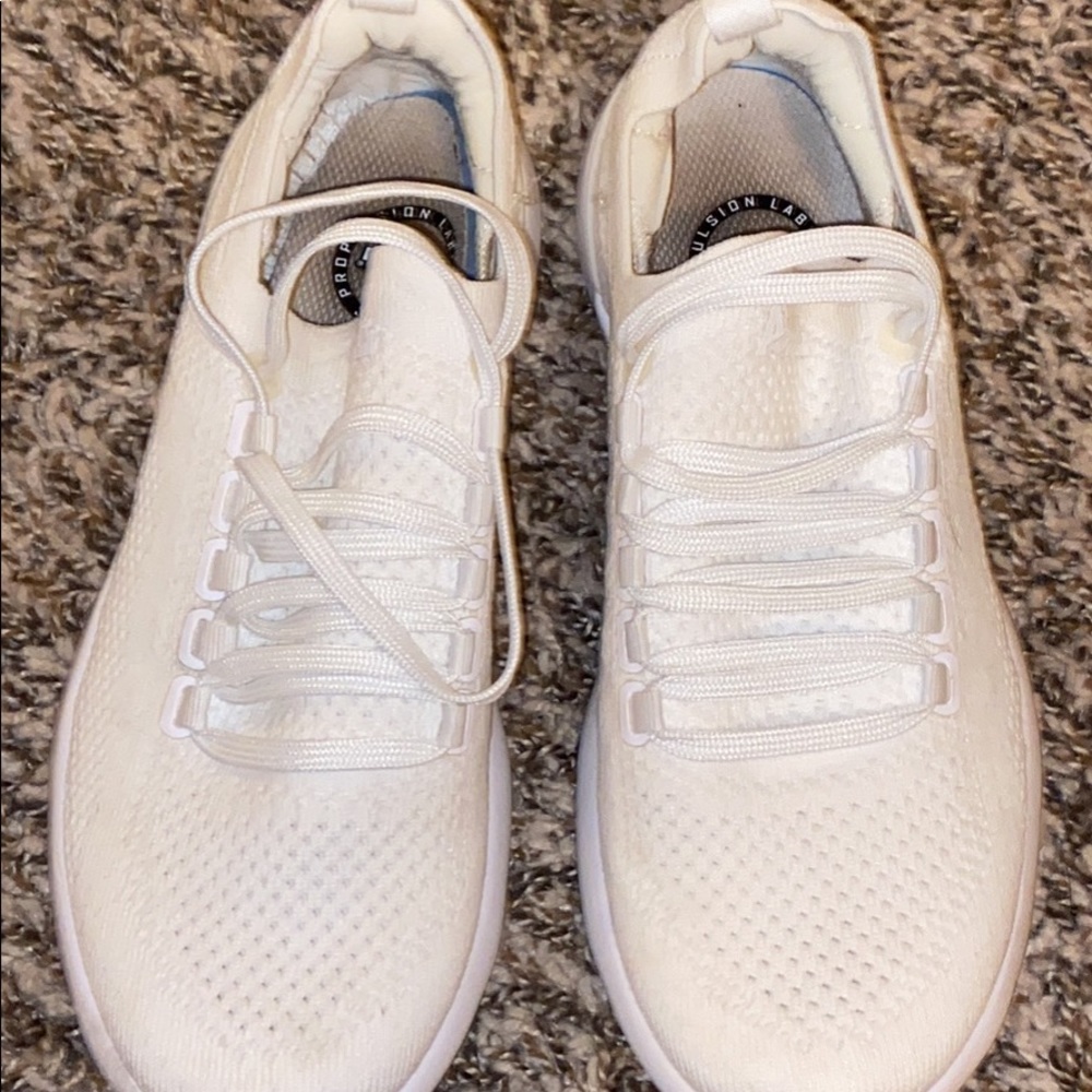 APL Women’s sneakers size 6. Cushioned and Comfy!!